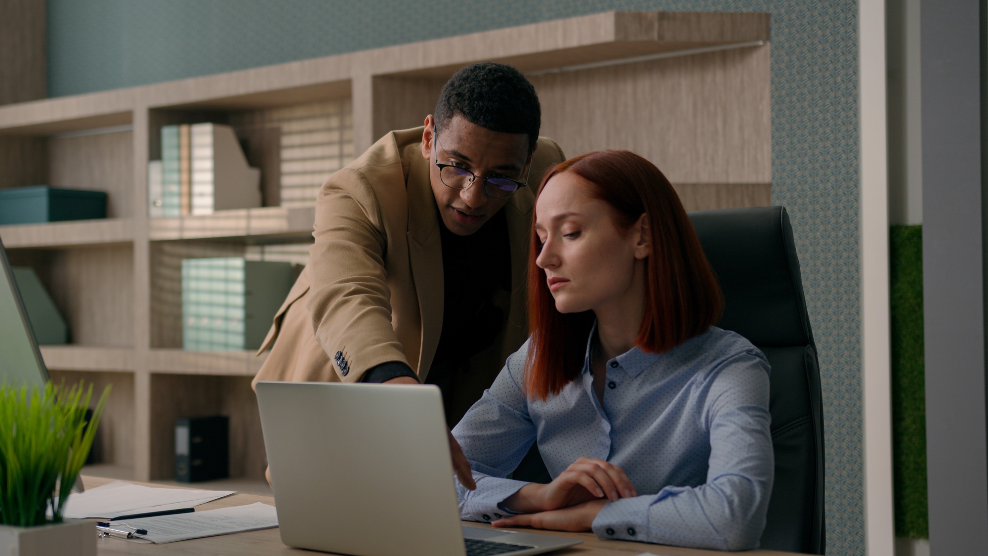 African American businessman leader mentor business coach teaching intern mentoring help Caucasian